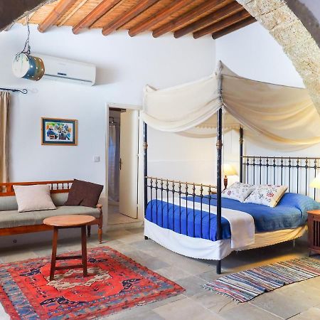 Zoes Traditional Apartments, Bed & Breakfast Larnaca Bagian luar foto