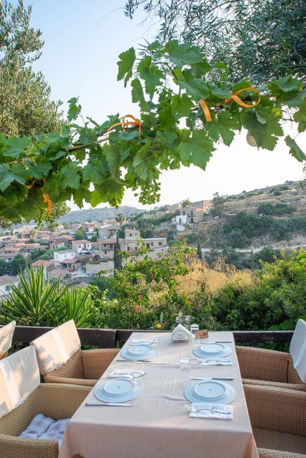Zoes Traditional Apartments, Bed & Breakfast Larnaca Bagian luar foto