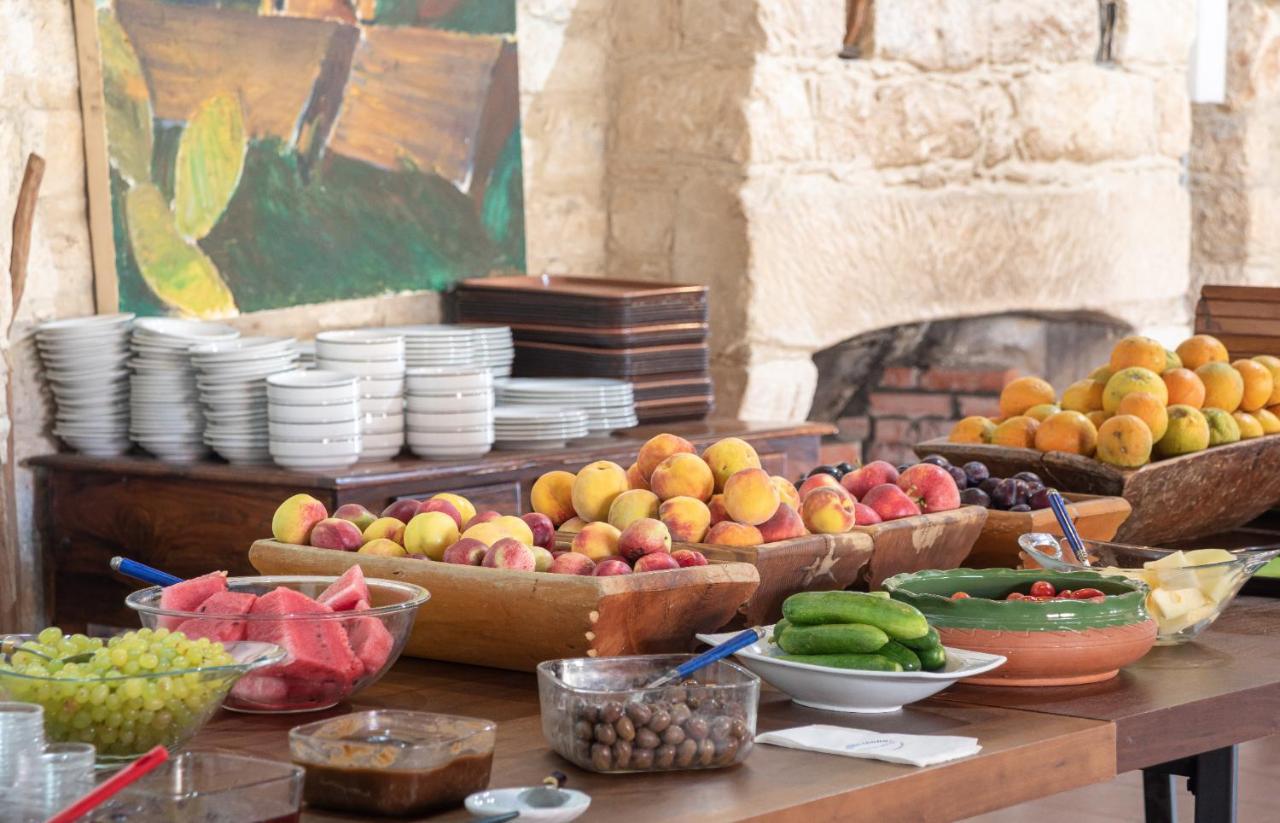 Zoes Traditional Apartments, Bed & Breakfast Larnaca Bagian luar foto