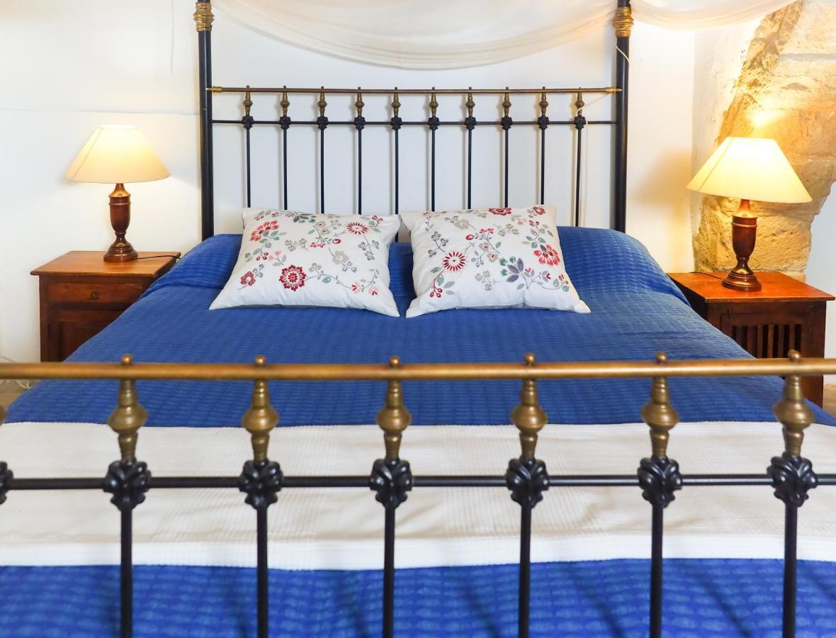 Zoes Traditional Apartments, Bed & Breakfast Larnaca Bagian luar foto